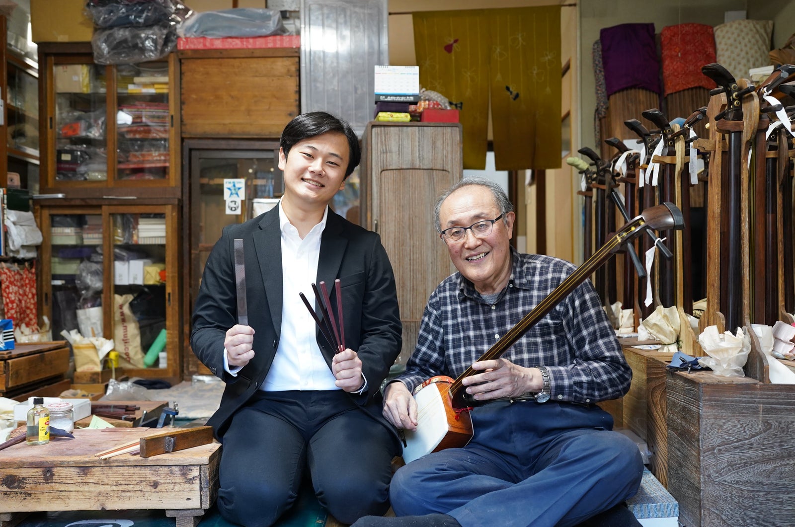 向山楽器店での三味線体験